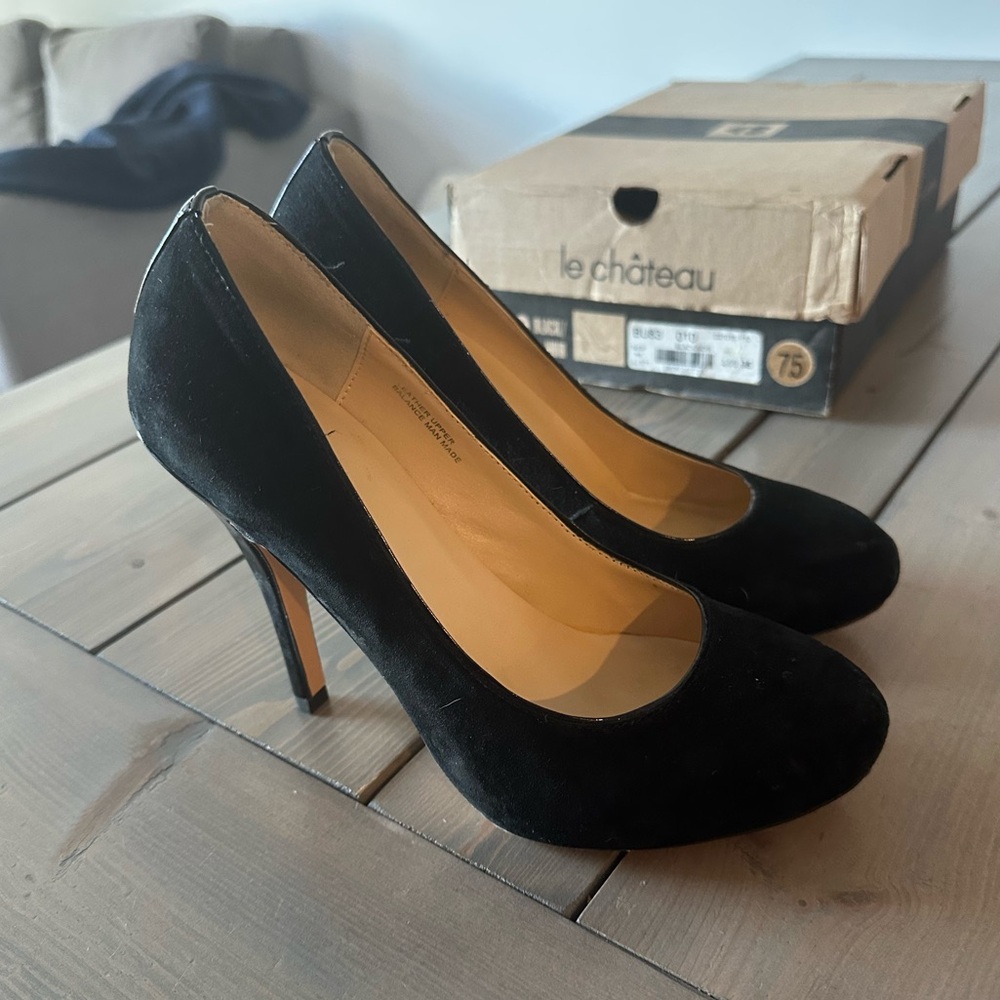Le Chateau Black Velvet Heels - size 7.5